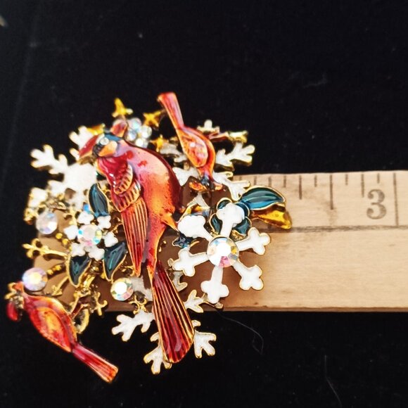 Wonderful Cardinal Christmas Brooch - Picture 5 of 5